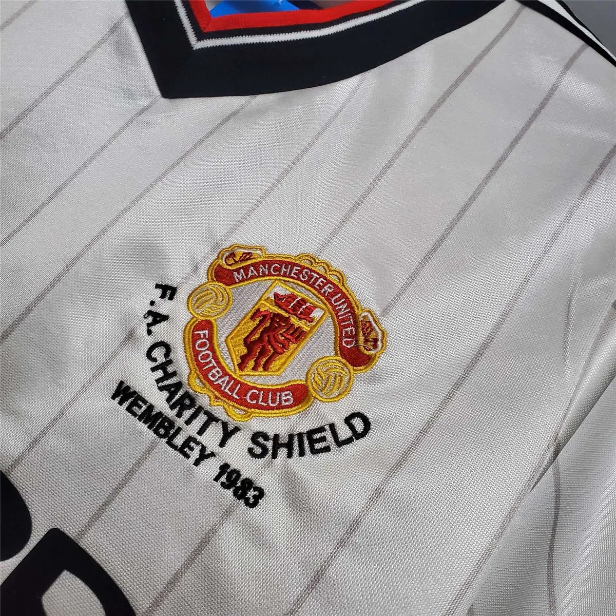 82-83 Manchester United away 7