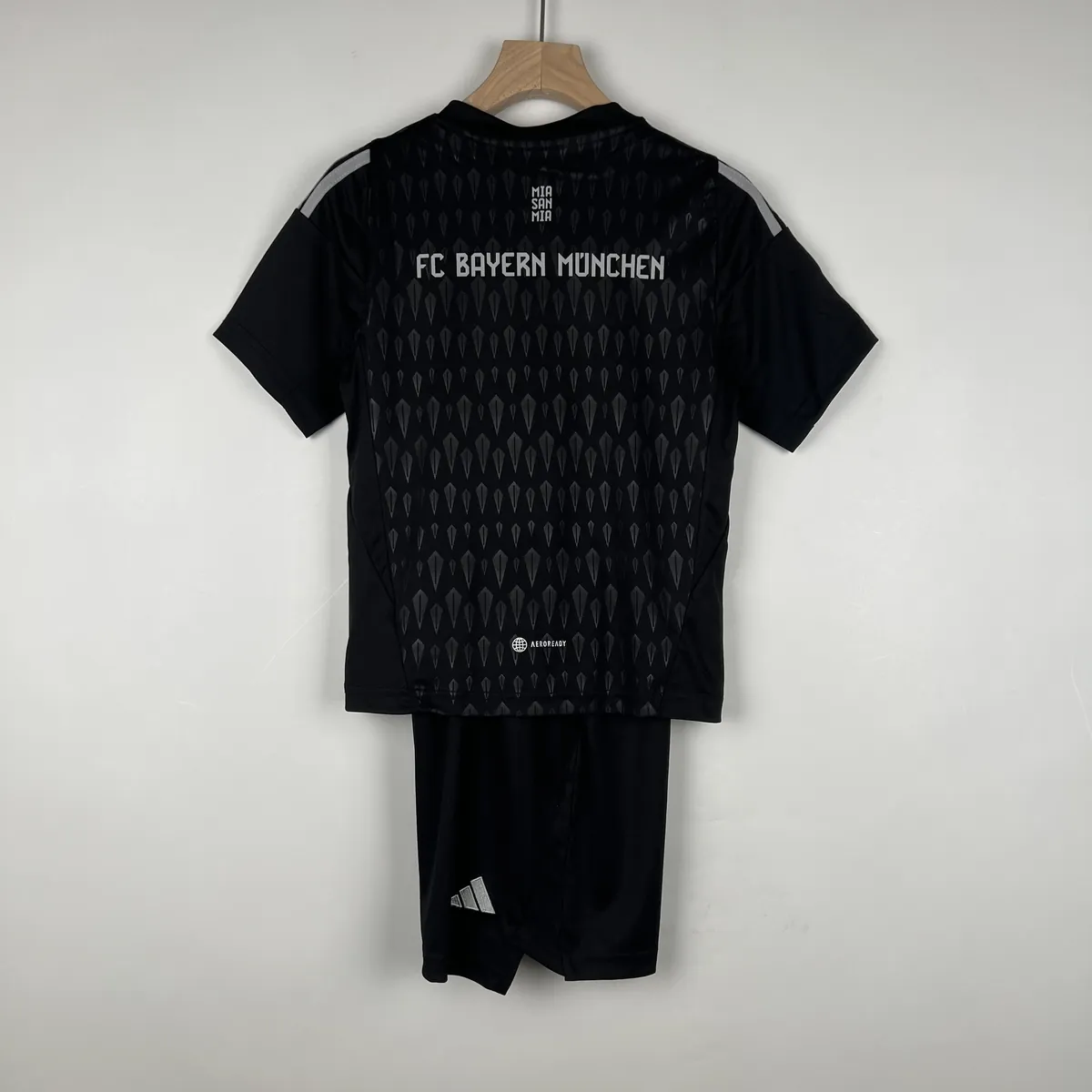 23-24 Kids Goalkeeper Bayern Munich Size 16-28 6