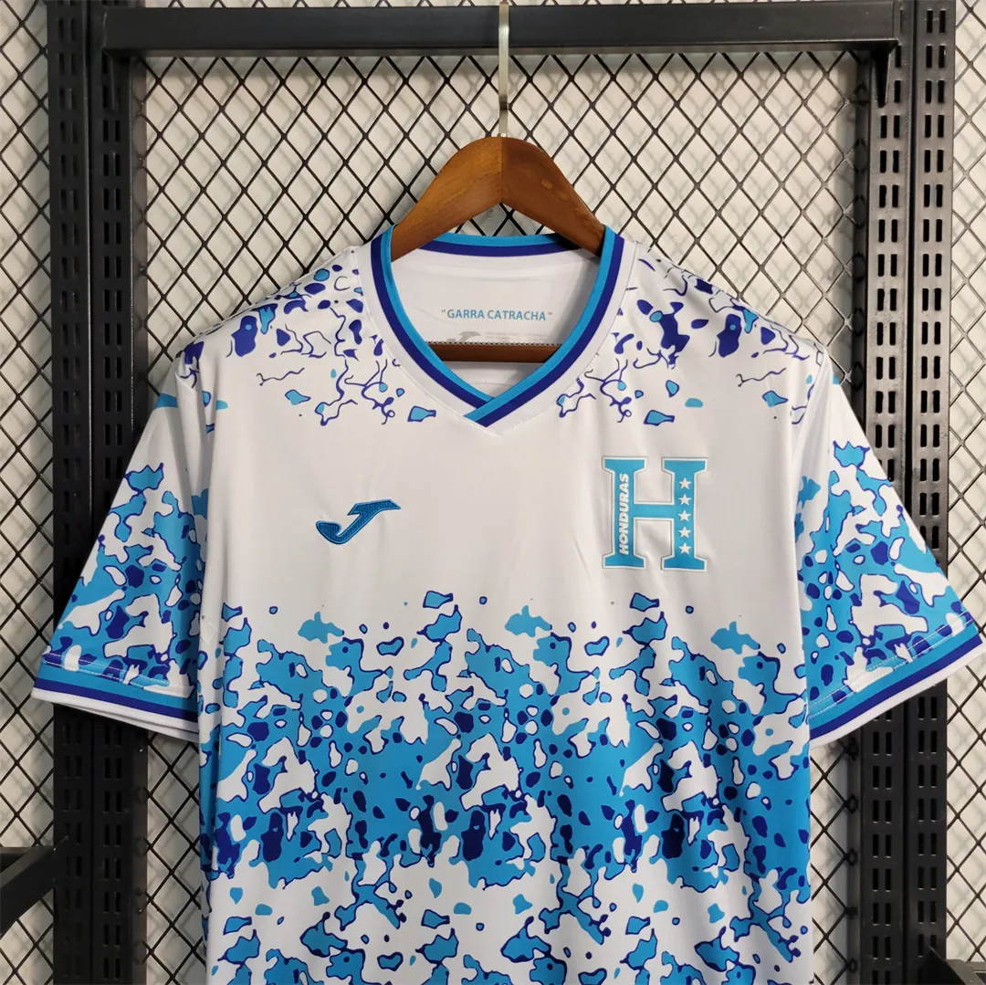 23-24 Honduras away 8