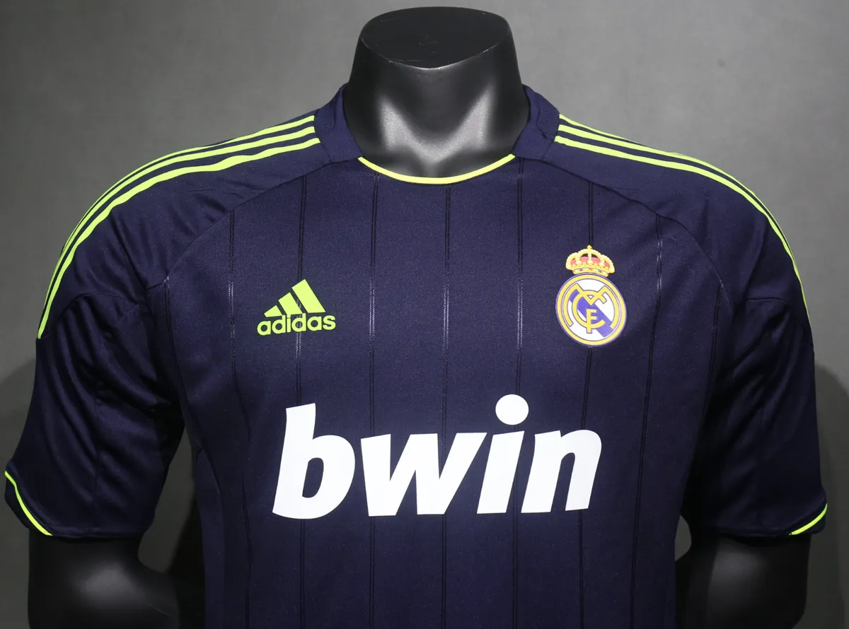 12-13 Real Madrid Away Retro Kit Vintage Player Version Sino Shirt AAAAJersey Dropship Yupoo 2