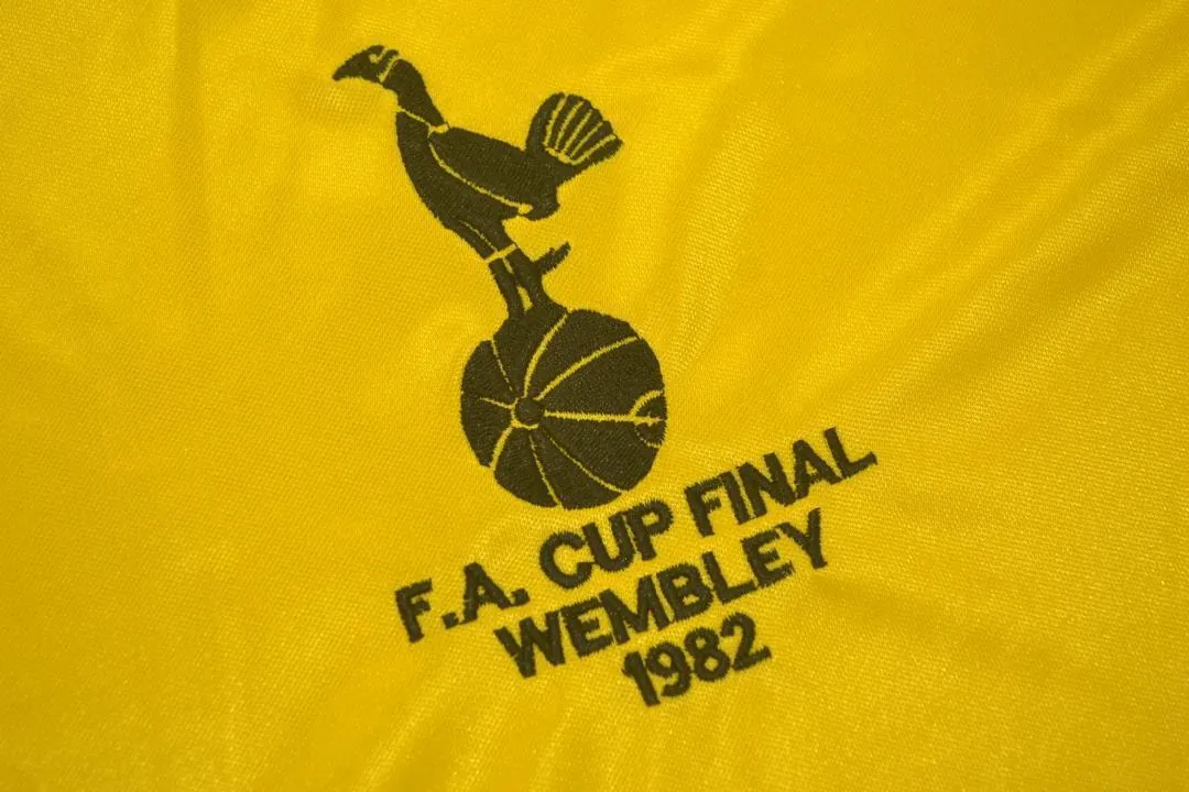 82-83 Tottenham Hotspur away yellow 3
