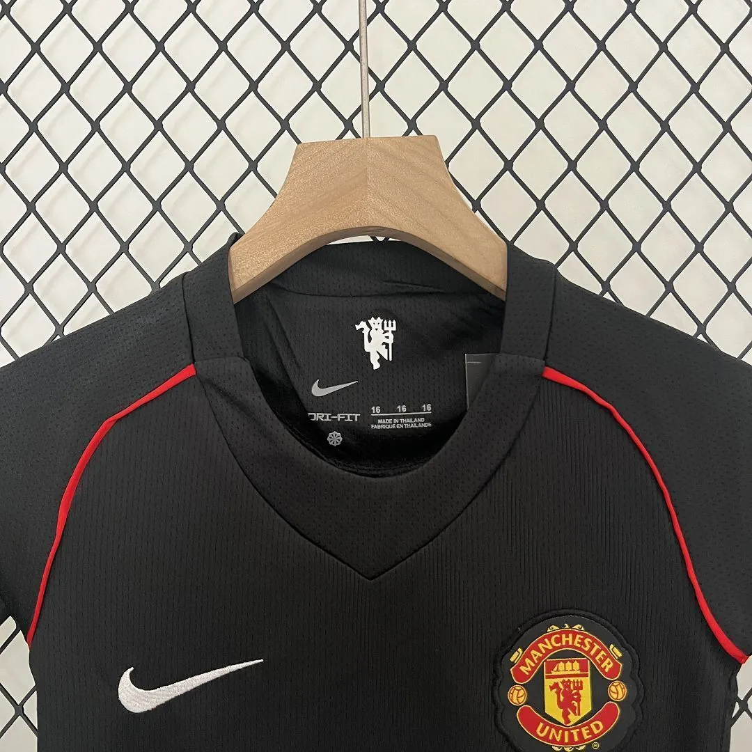 07-08 Manchester United Away Retro Kids Kits Children Sets Football AAAAJerseys Yupoo 7