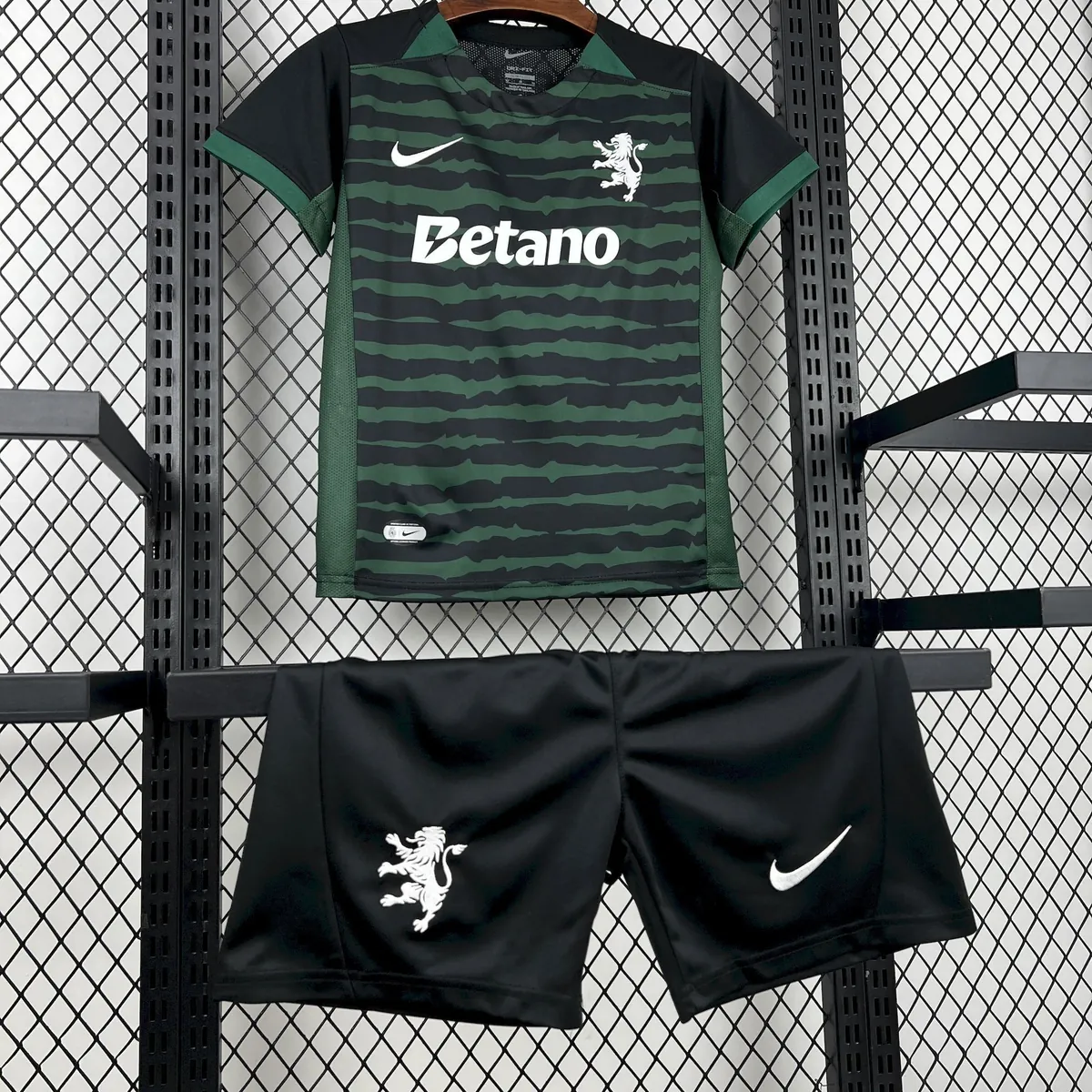 25-26 Kids Sporting Lisbon Goalkeeper Kit Youth Apparels Football AAAAJersey Dropship Yupoo 2