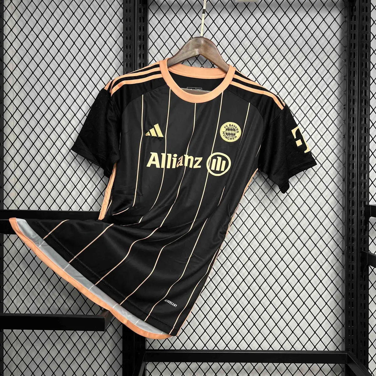24-25 Bayern Munich Special Edition Black Kit Soccer Uniform AAAAJerseys Dropshipping Yupoo 2