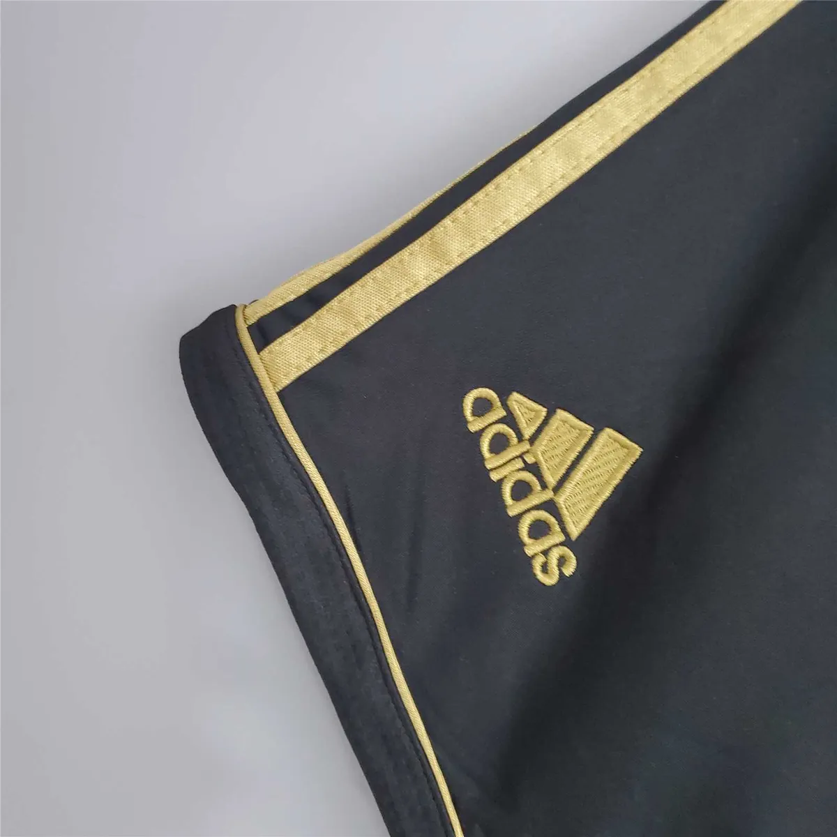11-12 Real Madrid away black - 4 1