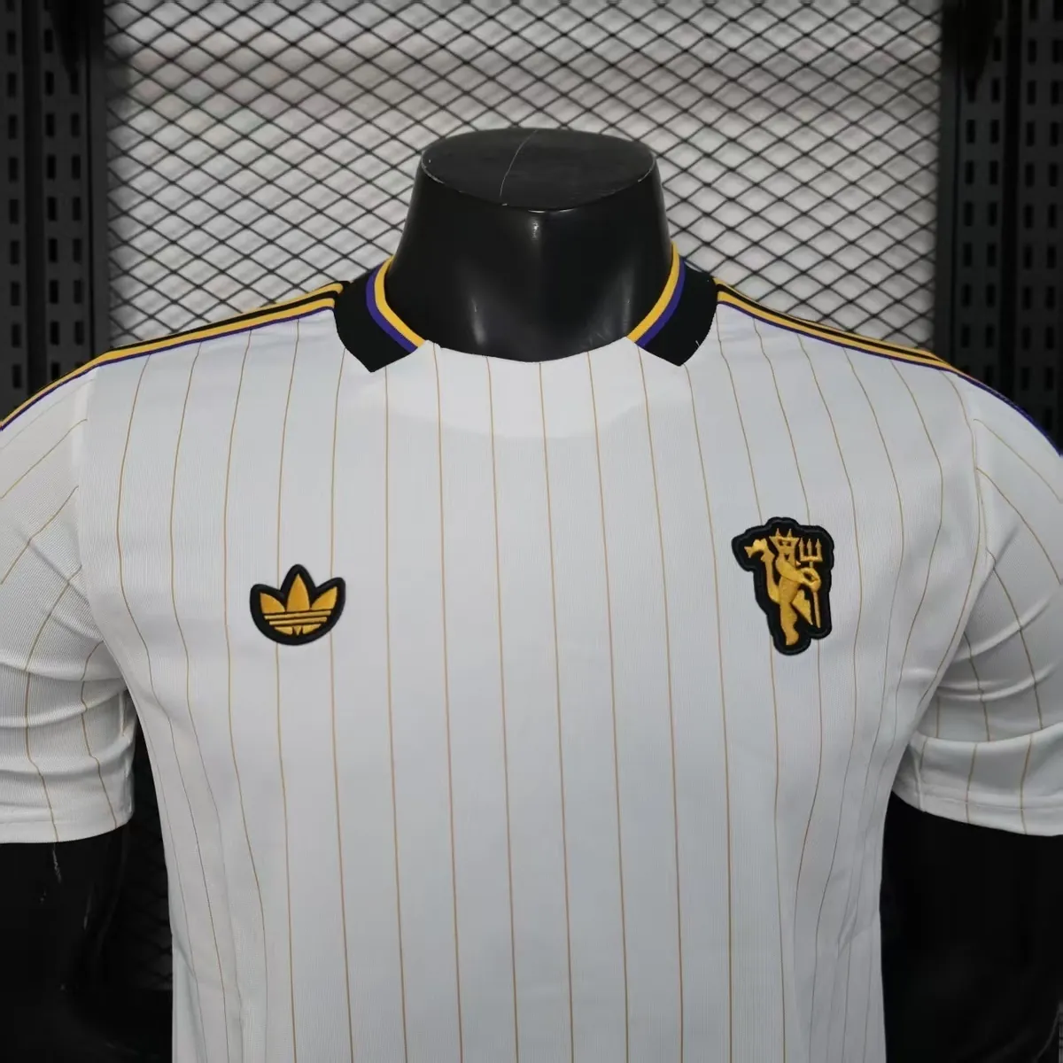 25-26 Manchester united Retro Style Football Shirt Apparels AAAAJersey Wholesale Yupoo 3