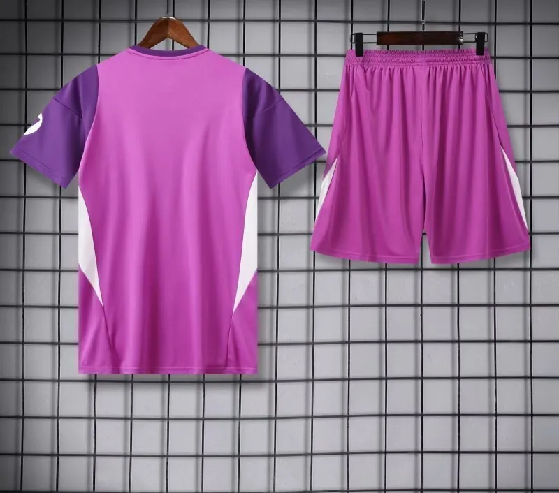 25-26 Real Madrid Goalkeeper Cheap Soccer AAAAJersey Yupoo 5