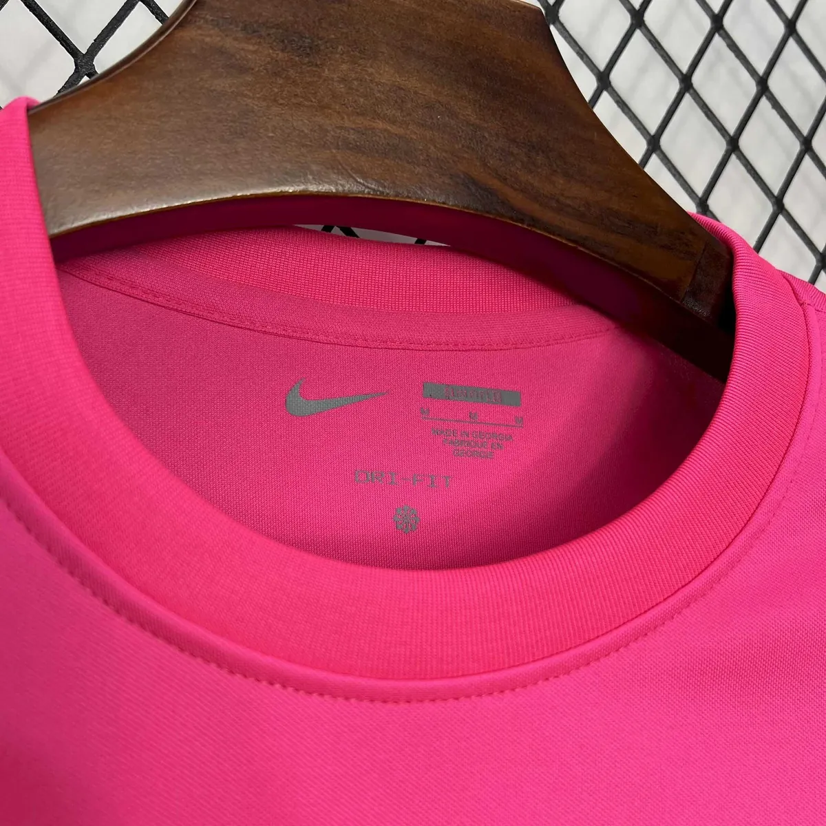 24-25 Sporting Lisbon Special Pink Shirt AAAAJersey Supplier Yupoo 3