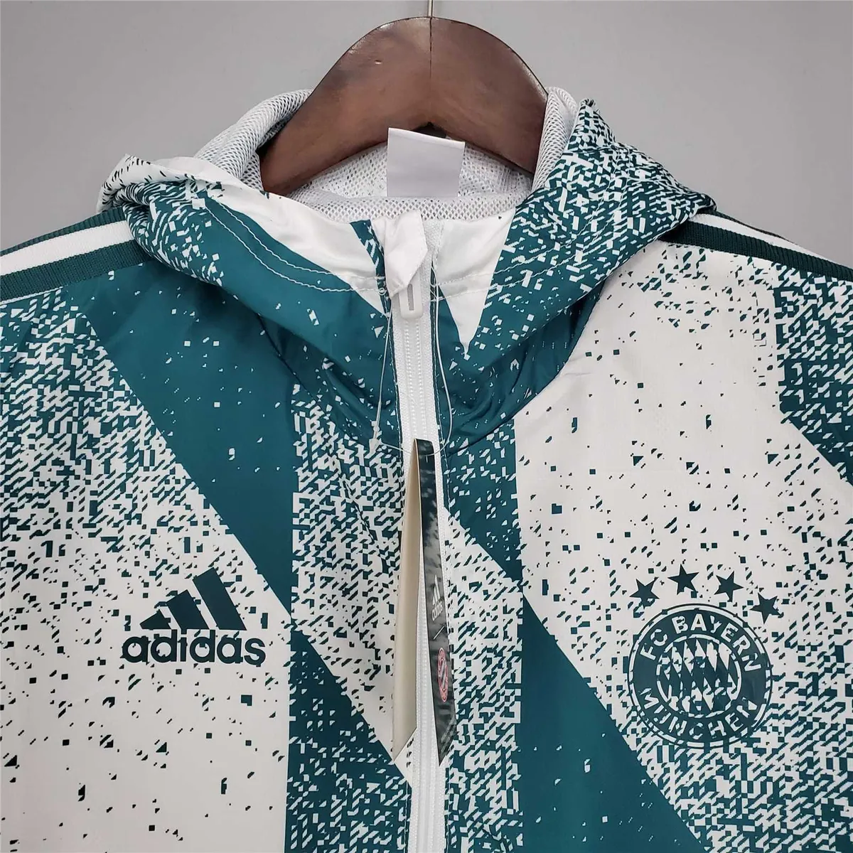 21-22 Bayern Munich white windbreaker 2
