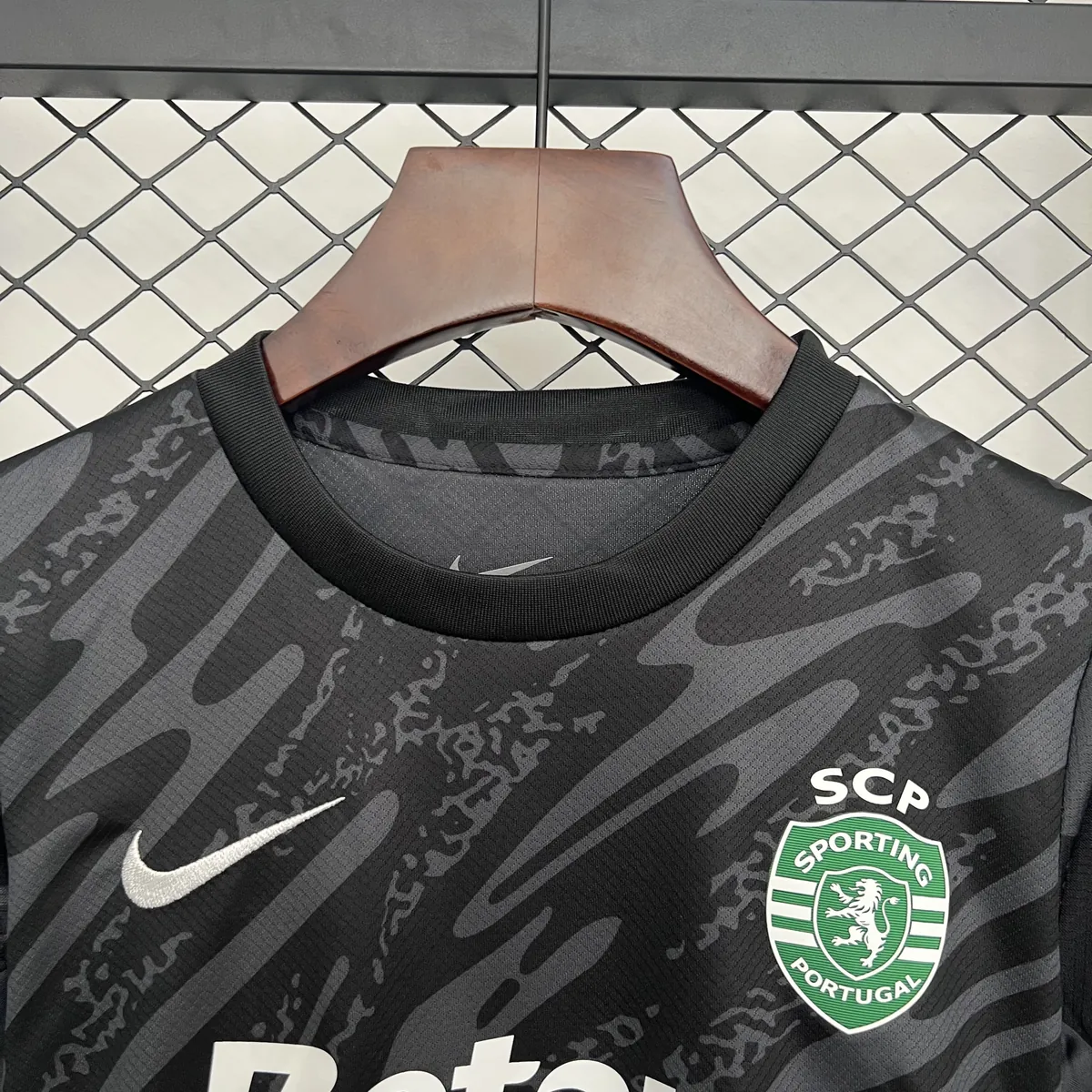 25-26 Sporting Lisbon Black Goalkeeper Kid Kits Youth Apparels Football AAAAJersey Supply Yupoo 5