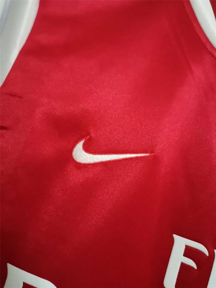 06-07 Arsenal home red 1