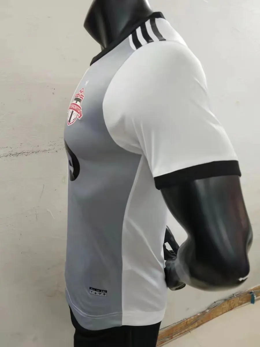 22-23 Toronto away player version 5