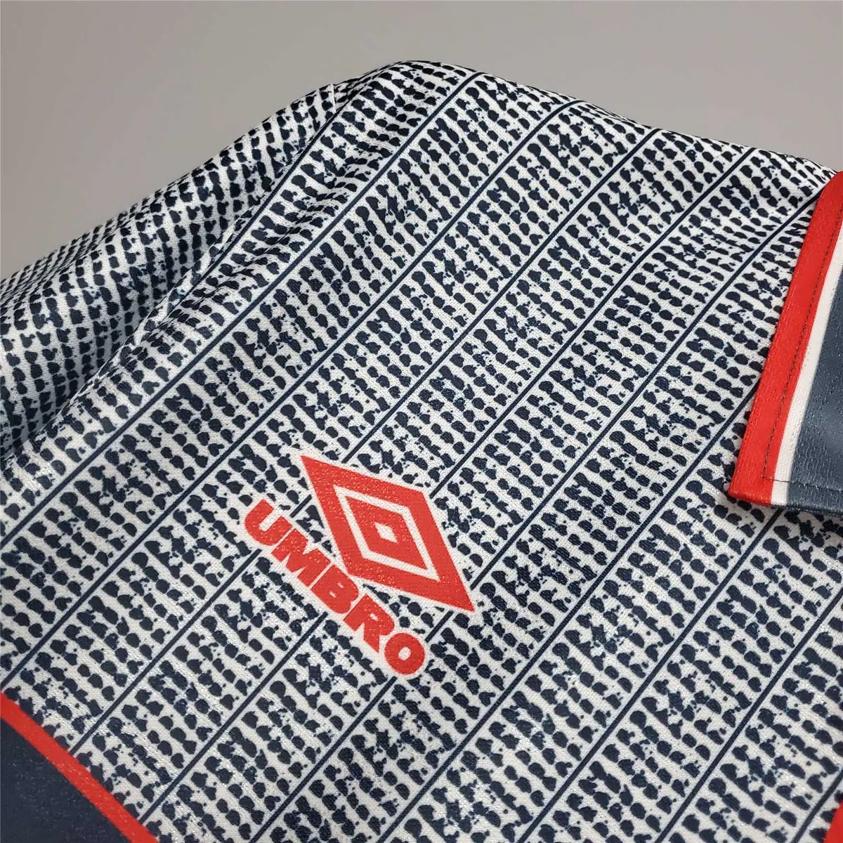 94-96 Manchester United away - 4 5
