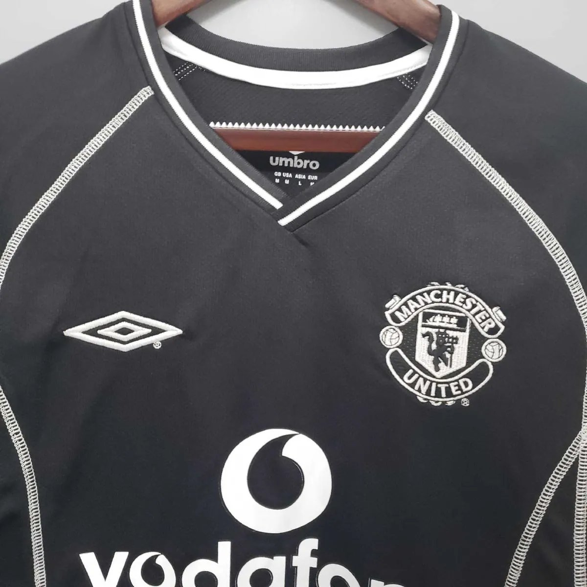 00-02 Manchester United goalkeeper black 4