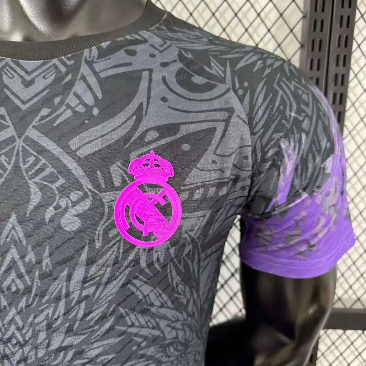 25-26 Real Madrid Dragon Pattern Kit Special Edition Player Version Soccer AAAAJersey Supply Yu 2