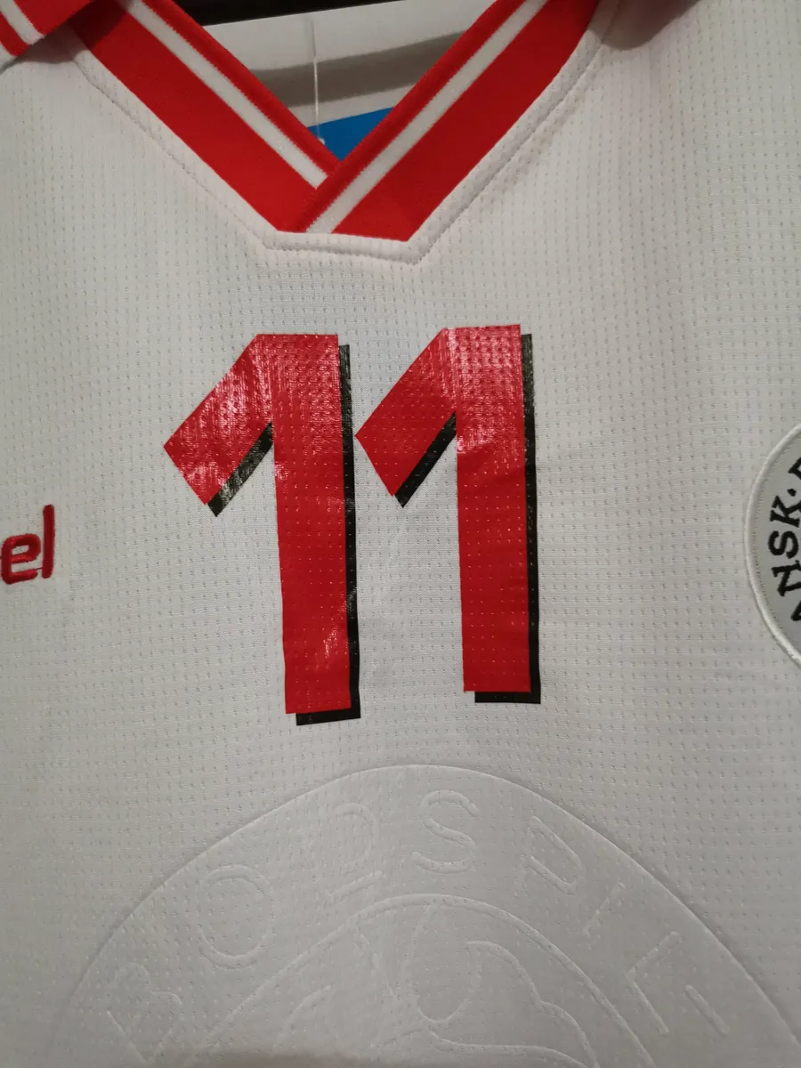 1998 Denmark away white 5