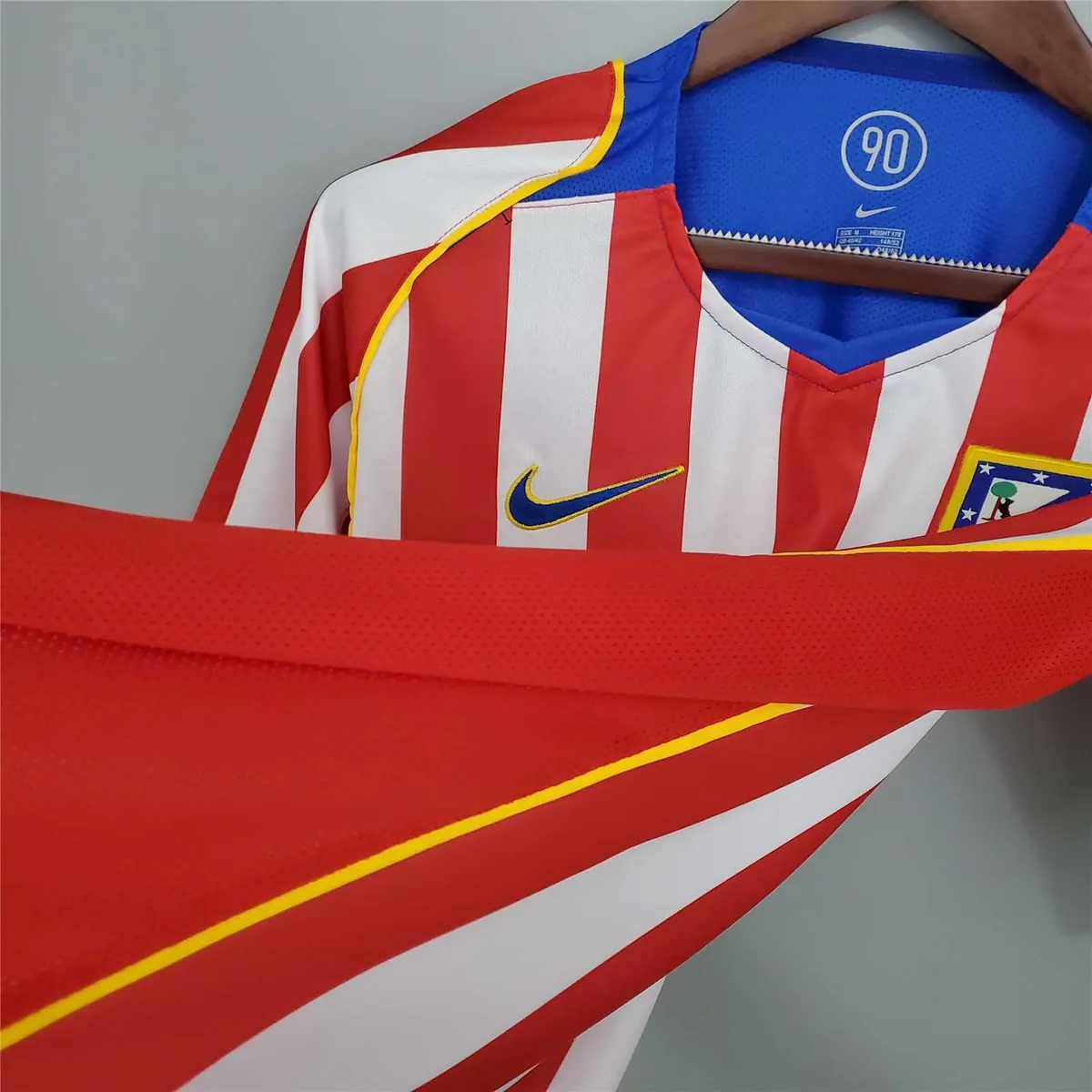 04-05 Atletico Madrid Home Kit Retro Football Vintage Uniform AAAAJersey Supply Yupoo 4