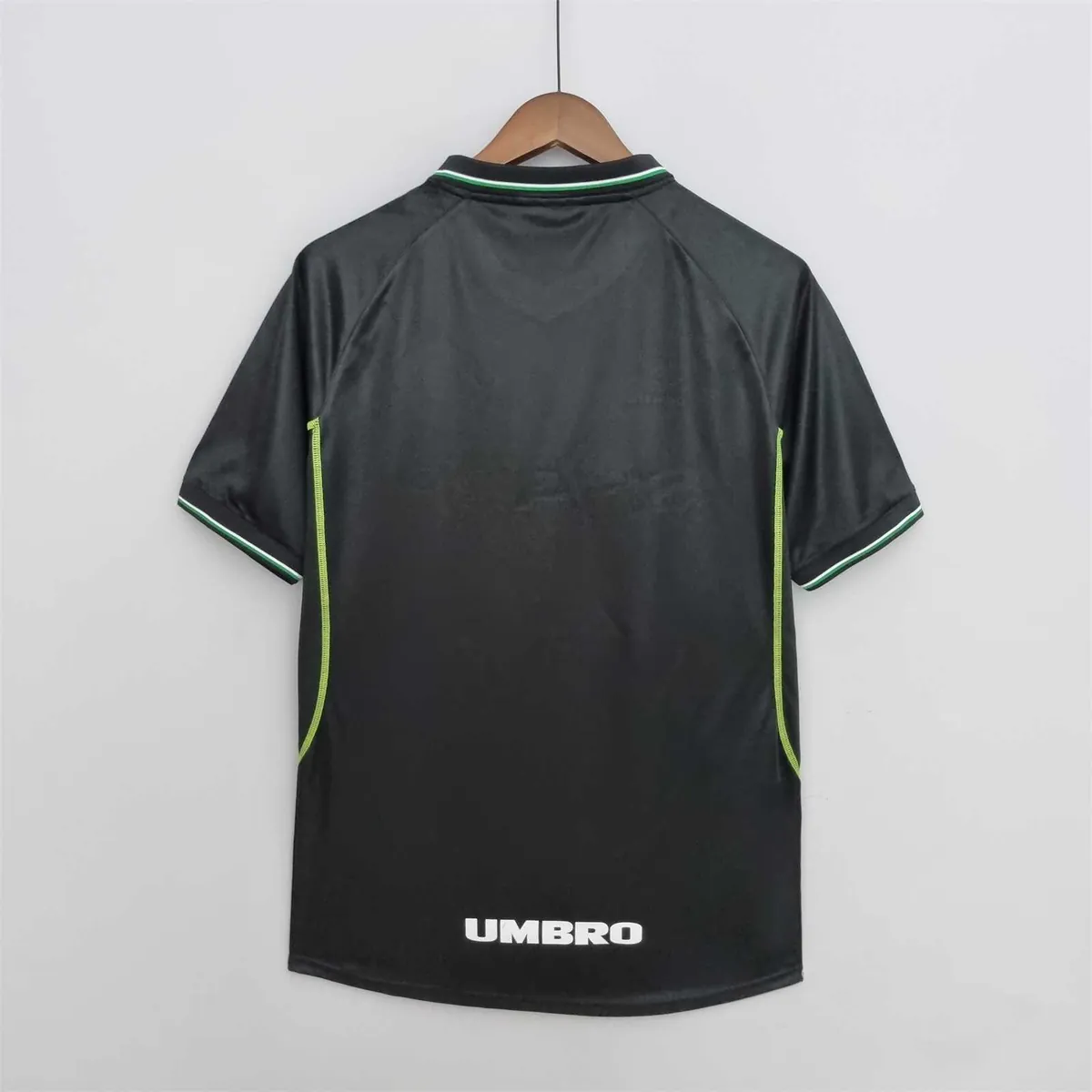 1988 Manchester United away 8