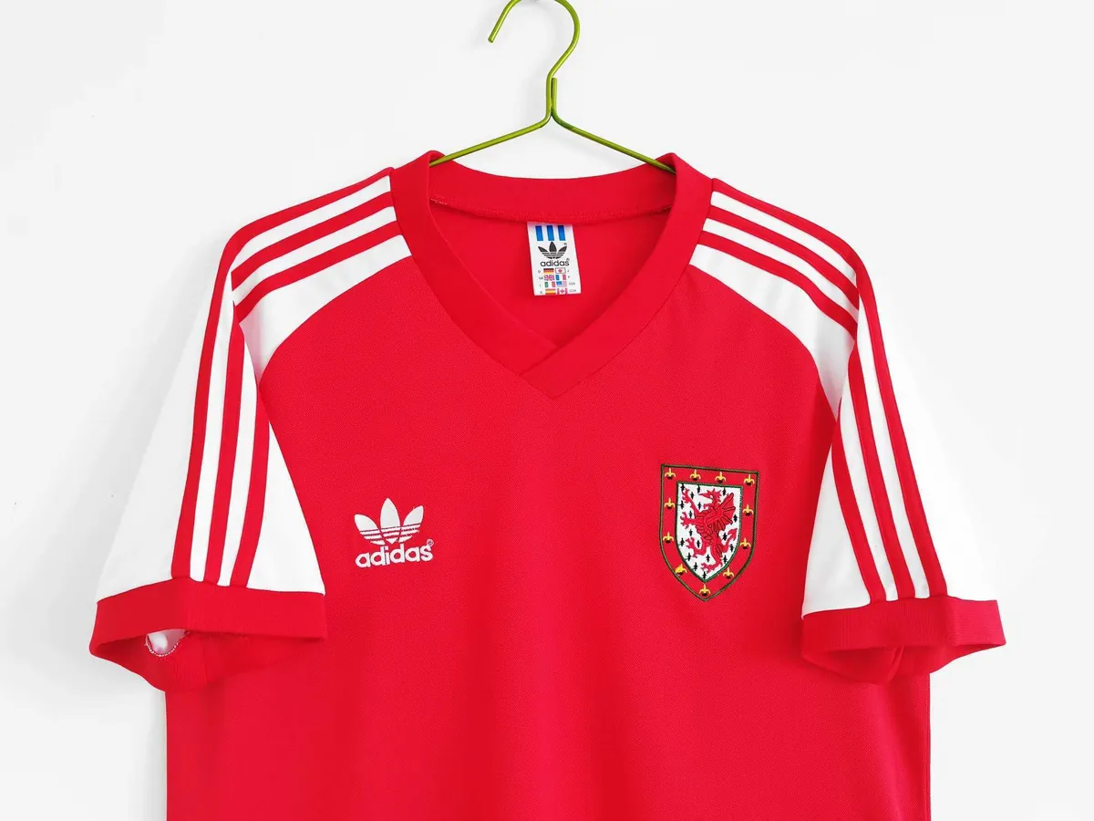 1982 Wales home 2