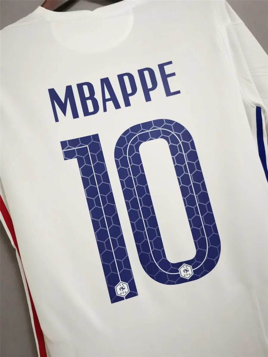2020 France away 10