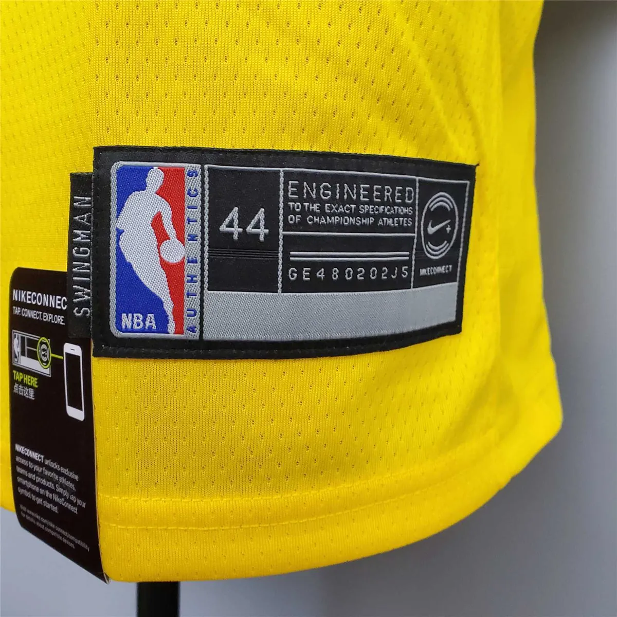 DAVIS #3 Lakers Round neck yellow 5