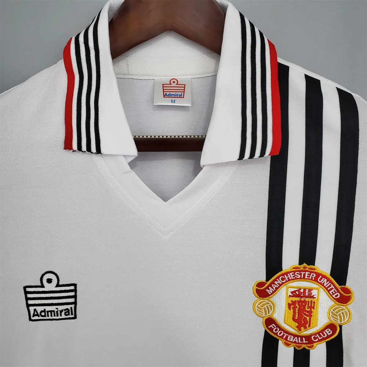 75-80 Manchester United away 1