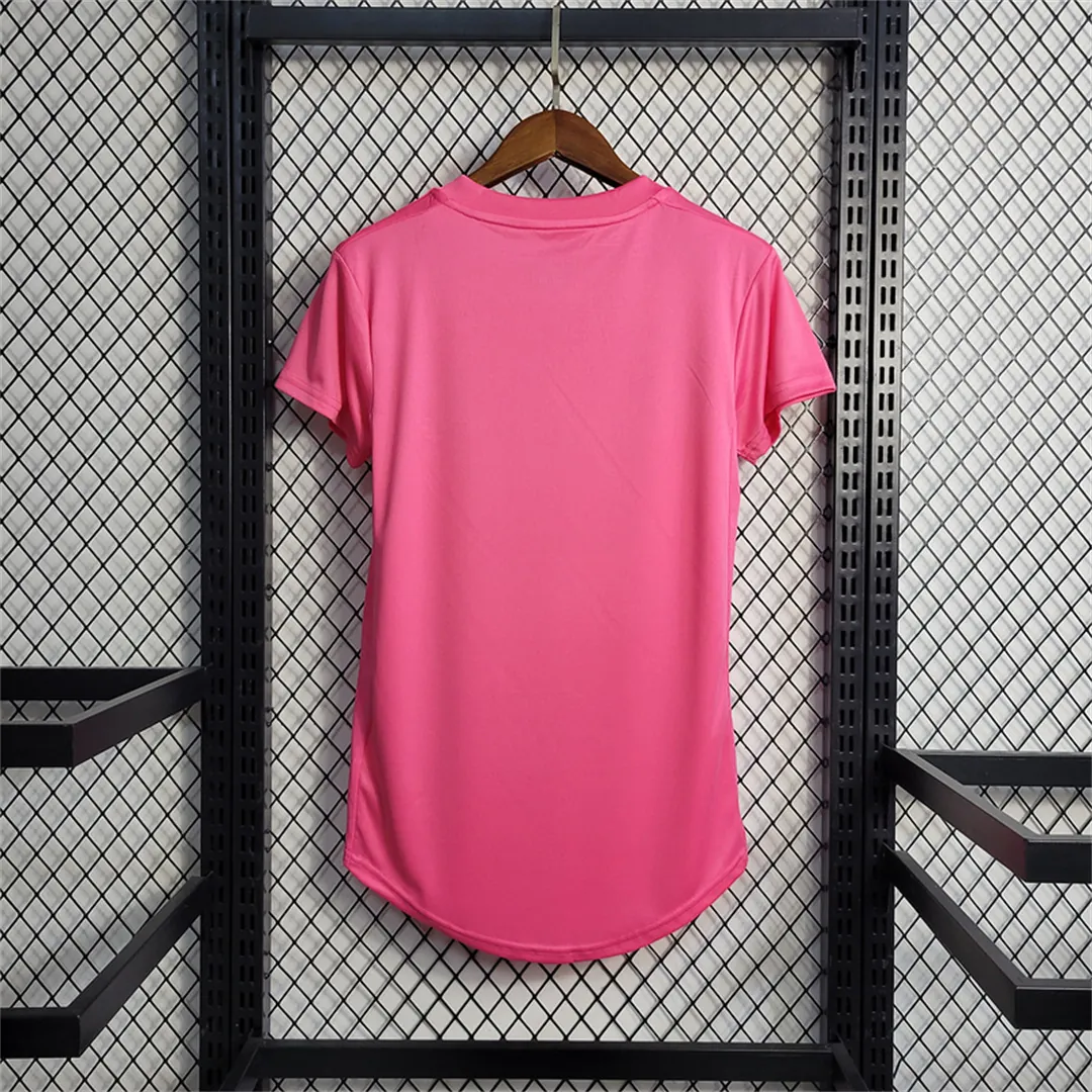 22-23 Women's Wear International Pink Special Edition 4