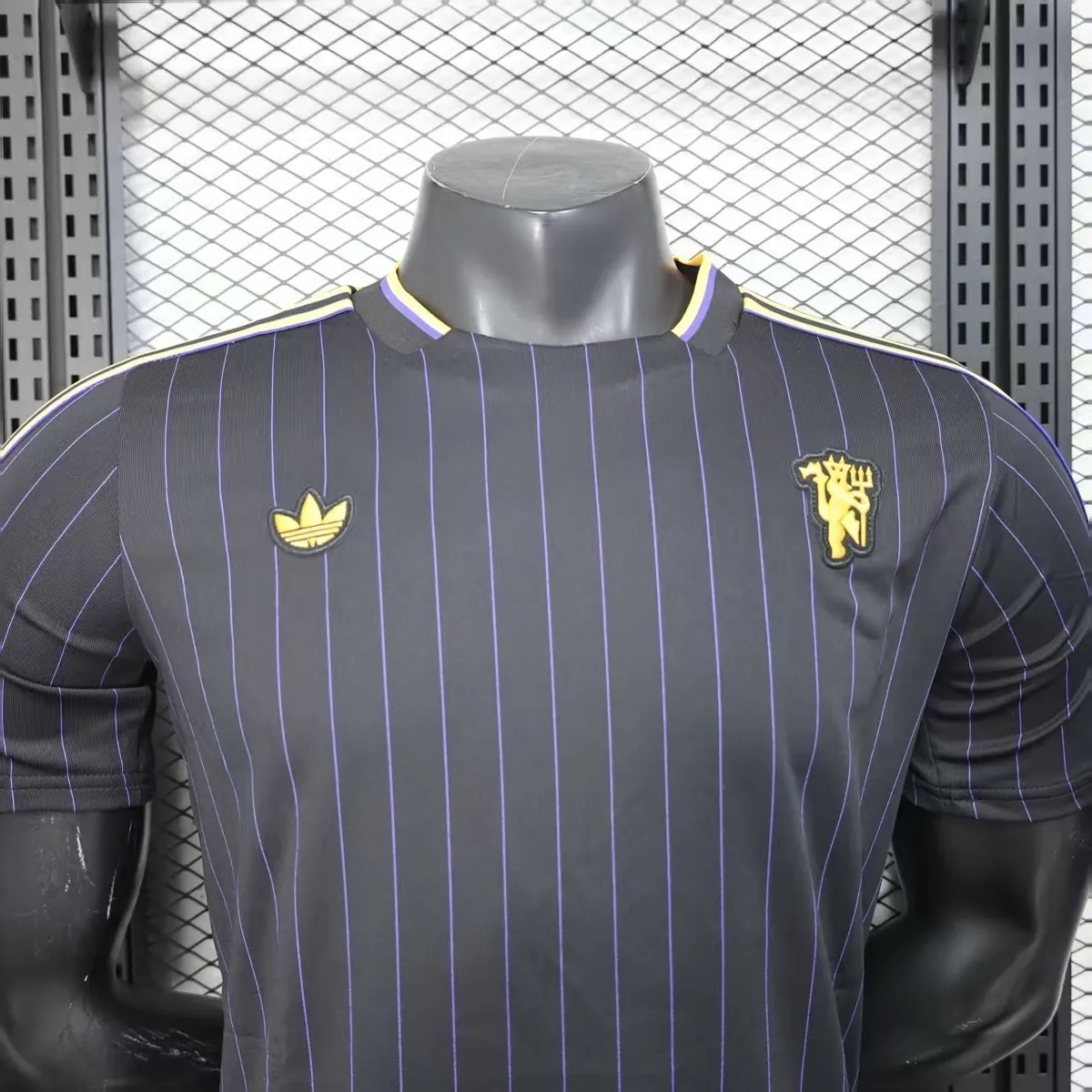 25-26 Manchester United Casual Retro Style Football Shirt Apparels AAAAJersey Wholesale Yupoo 1