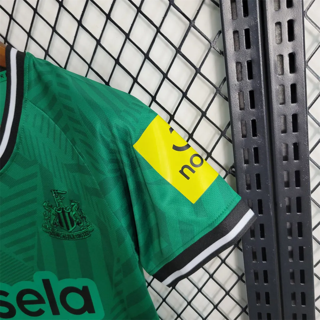 23-24 kids Newcastle away size 16-28 9