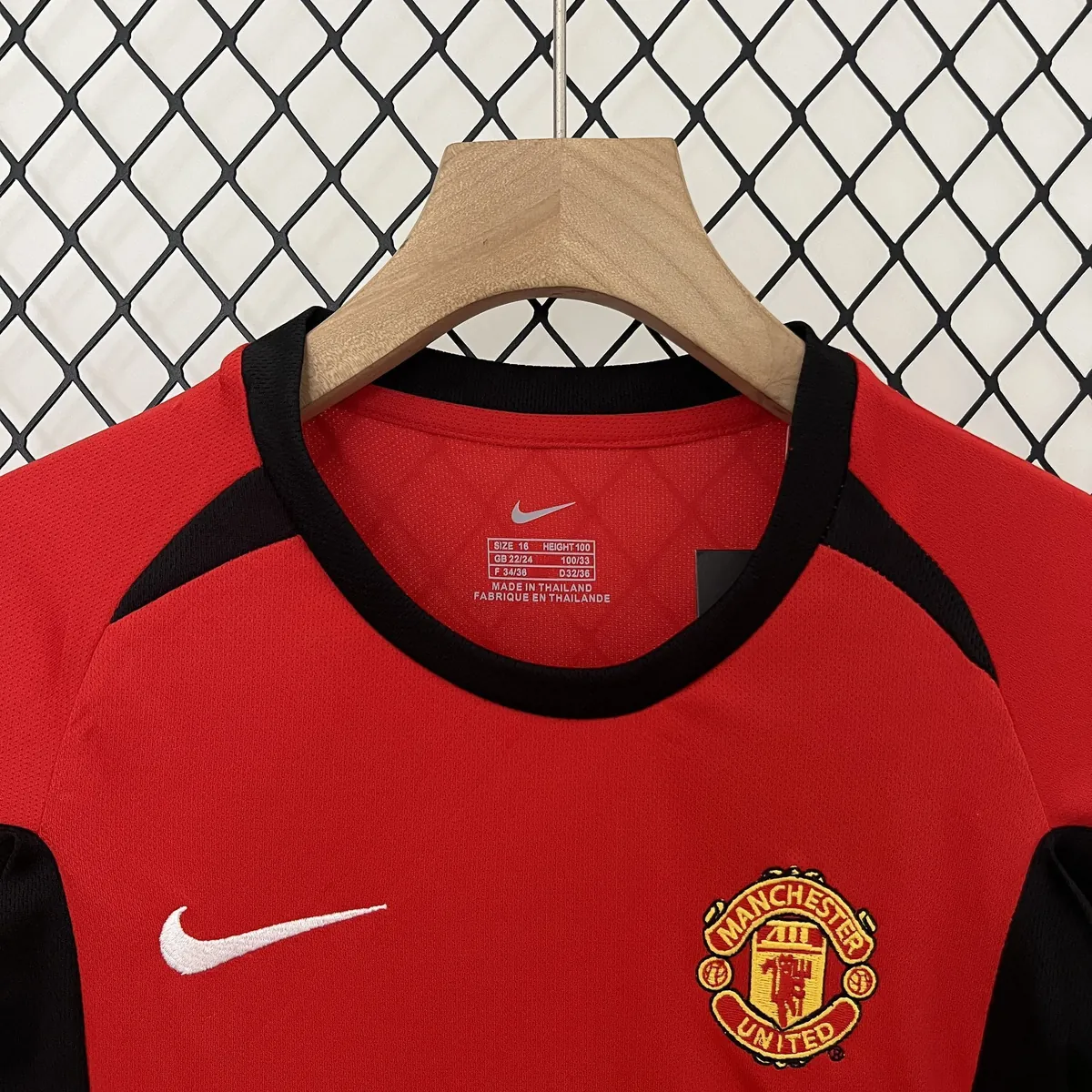 02-04 Manchester United Home Retro Kid Kits Youth Apparels AAAAJersey Wholesale Yupoo 2