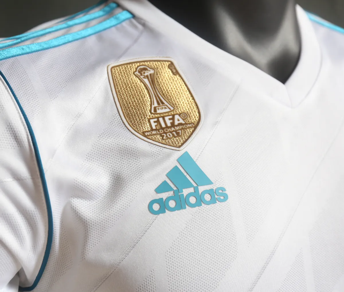 17-18 Real Madrid Home Retro Kit Vintage Player Version Sino Shirt AAAAJersey Dropship Yupoo 1