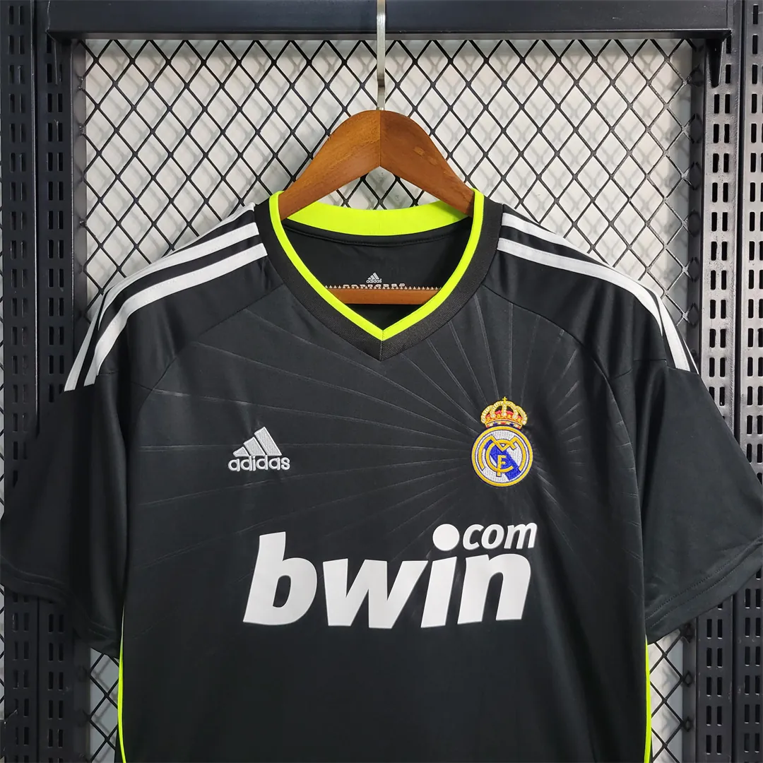 10-11 Real Madrid away 1