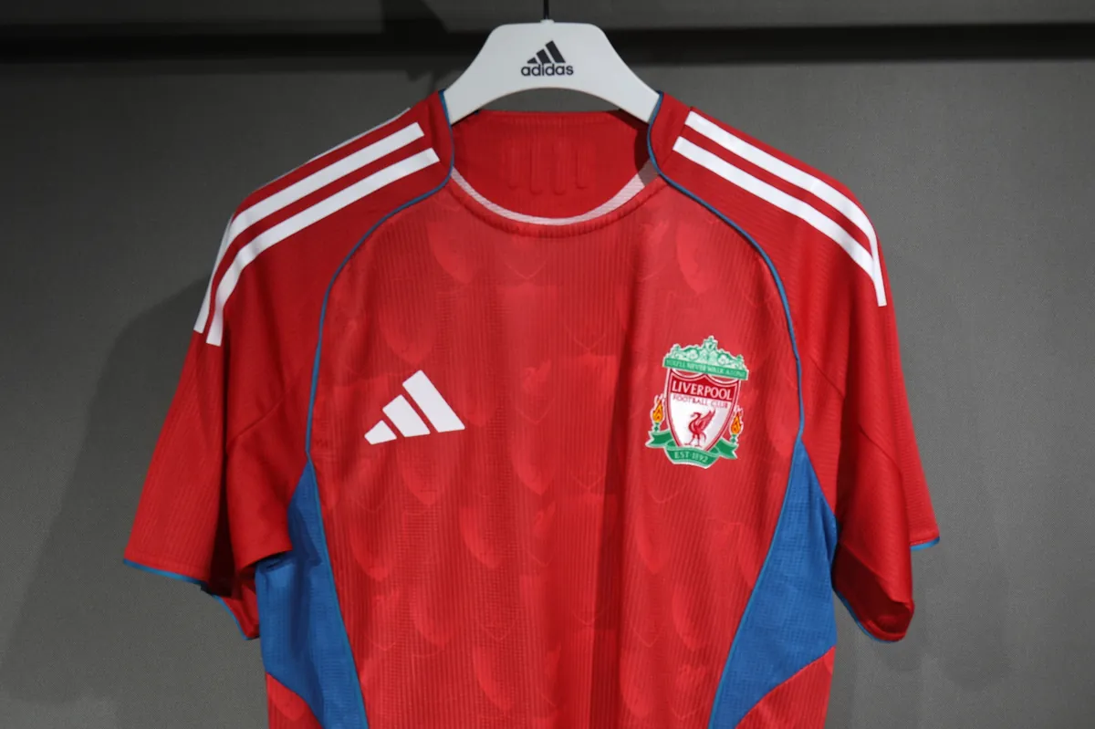 25-26 Liverpool Retro Totem Special Edition Player Version Soccer Shirt AAAAJersey Supplier Yupoo 3