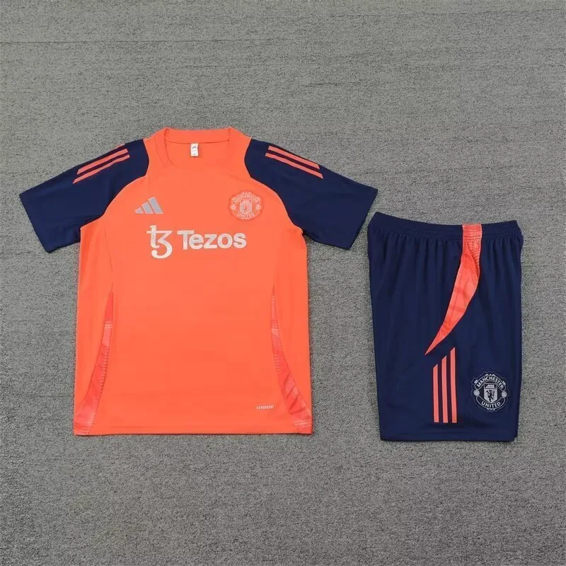 24-25 Manchester United Training Soccer Jerseys Football Shirts 1