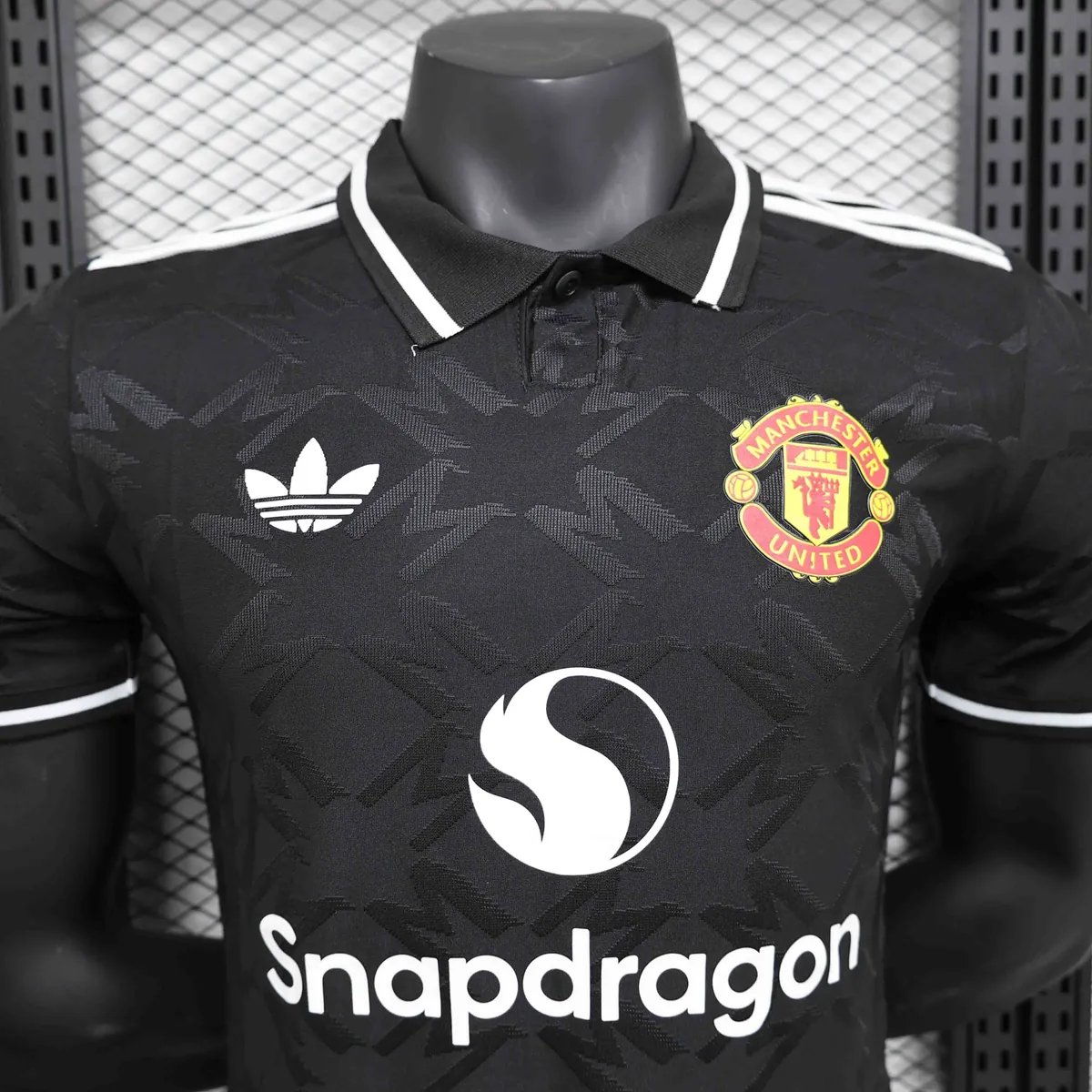 24-25 Manchester United Black Special Edition Player Version Shirt AAAAJersey Supplier Yupoo 1
