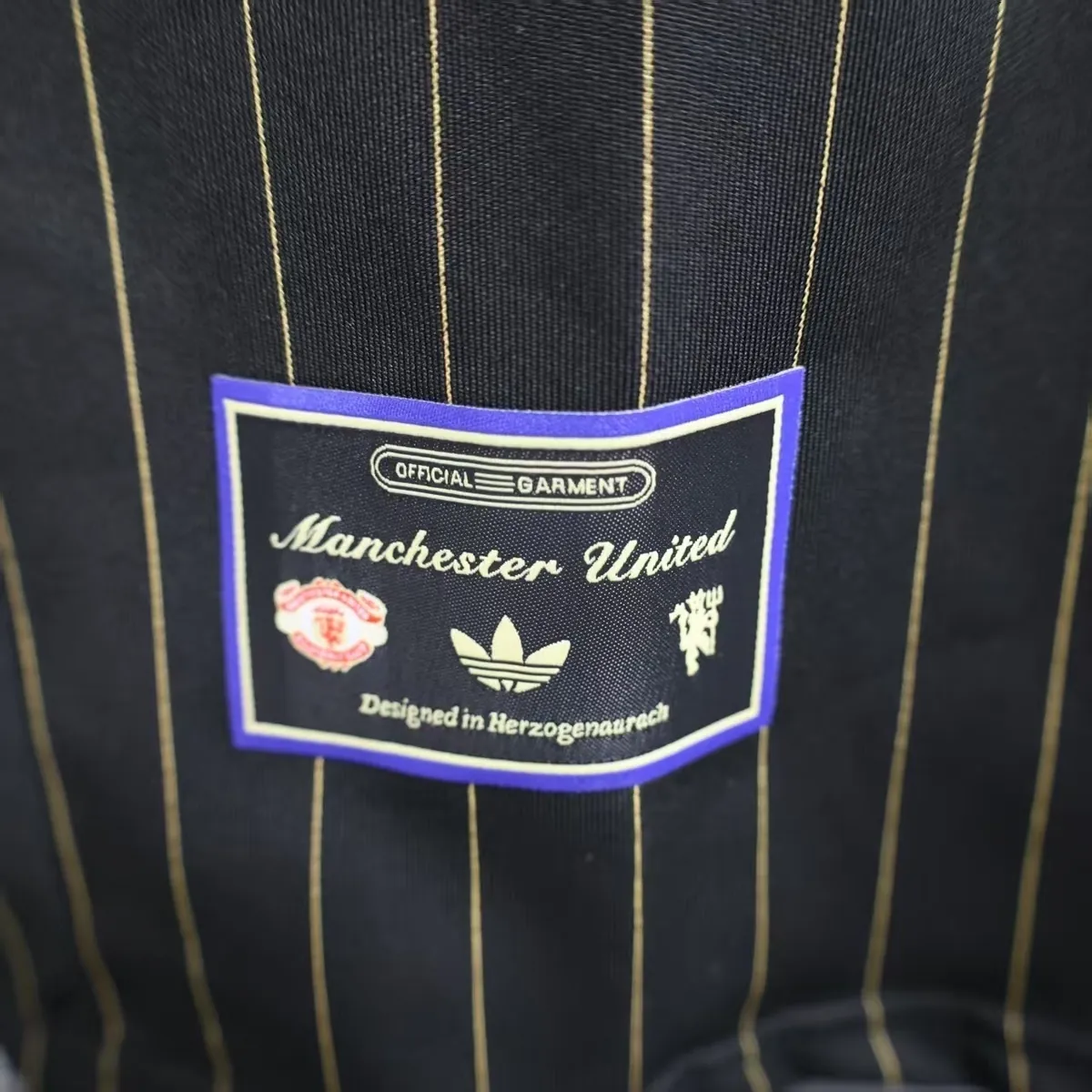 25-26 Manchester United Retro Style Football Black Shirt Apparels AAAAJersey Wholesale Yupoo 1