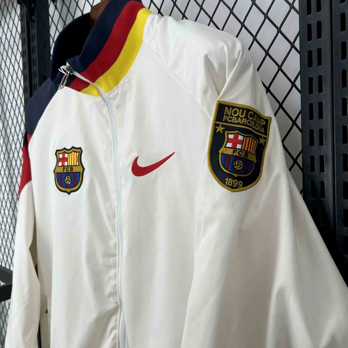 24-25 Barcelona White Windbreaker Jacket AAAAJersey Supplier Yupoo 2