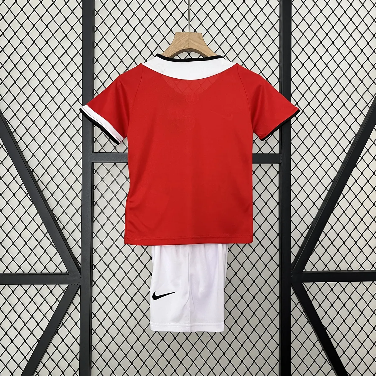 05-06 Manchester United Home Retro Kid Kits Youth Apparels AAAAJersey Wholesale Yupoo 6