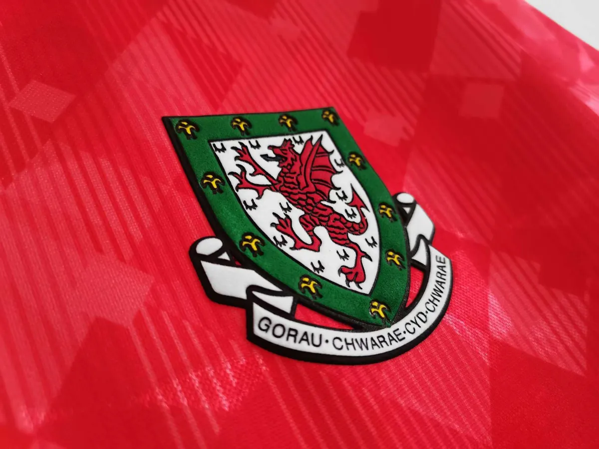 90-92 Wales home 6