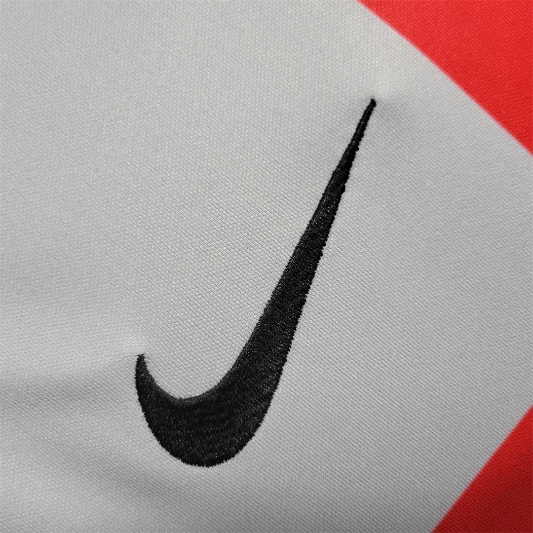 22-23 Barcelona third away 8