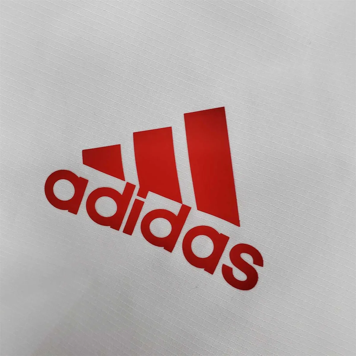 22-23 Manchester United white windbreaker 1