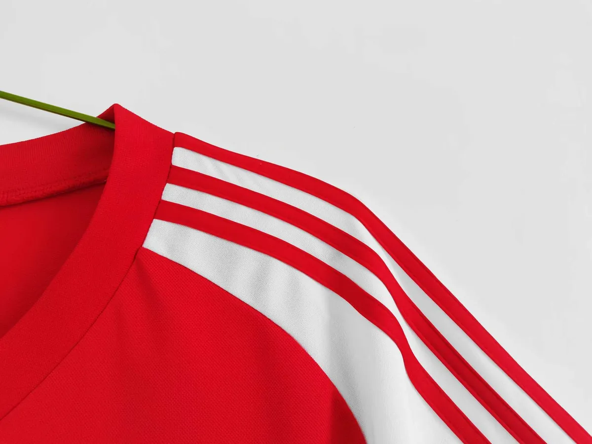 1982 Wales home 1