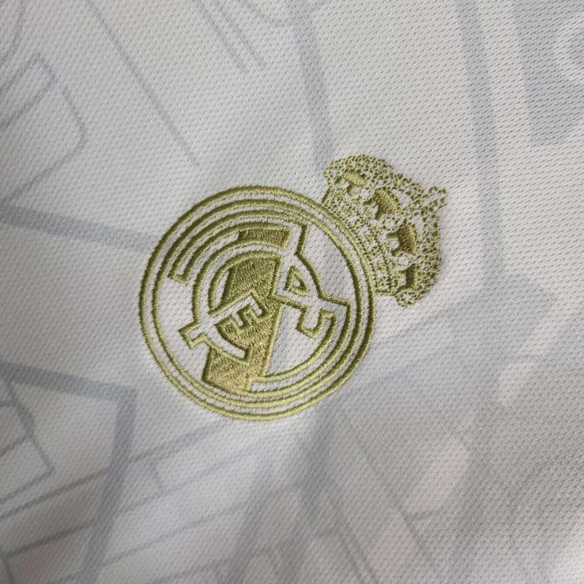 23-24 Real Madrid Special Editon Kit Golden Dragon Shirt Cheap Soccer Jerseys 4