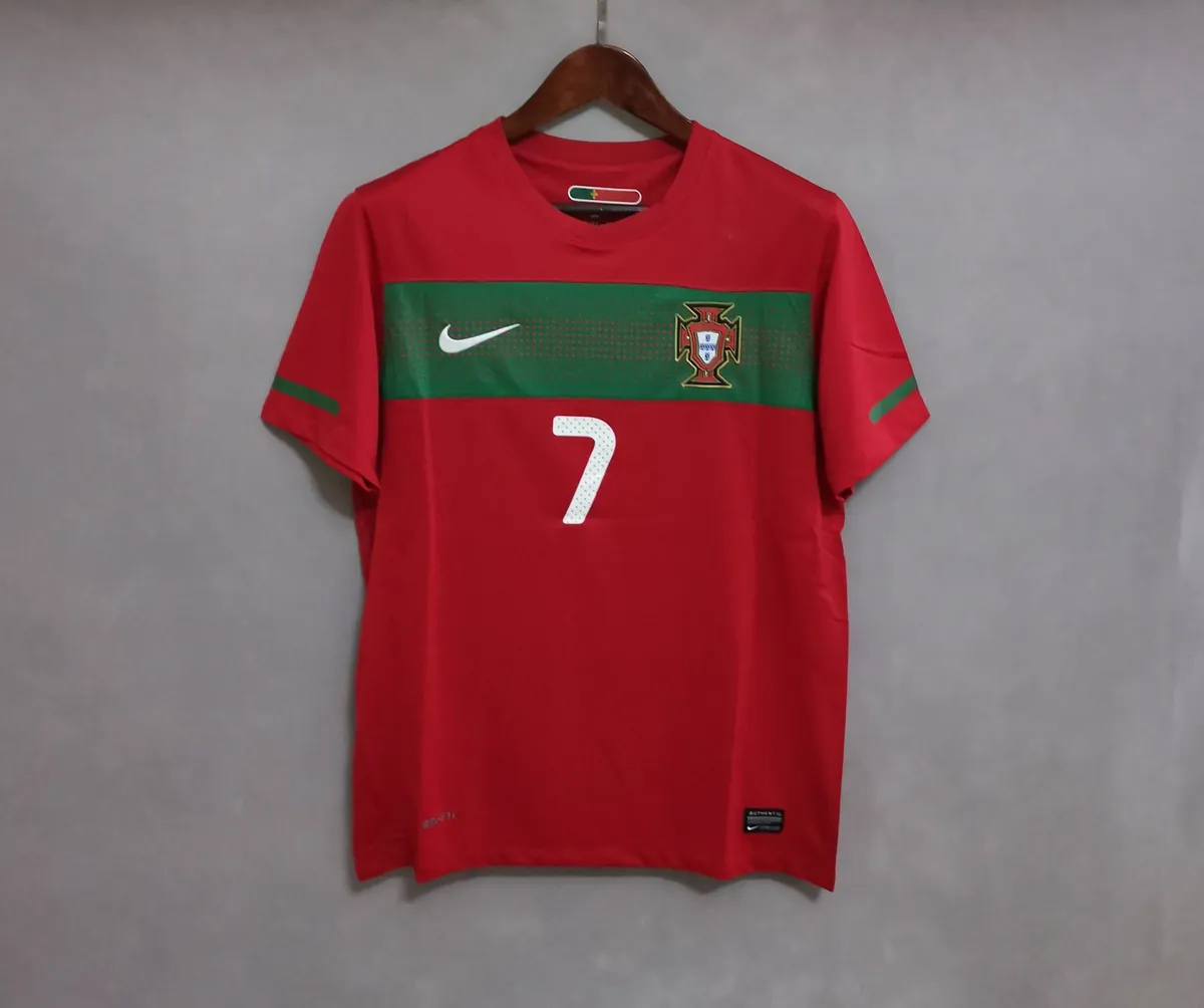 2010 Portugal home red 14