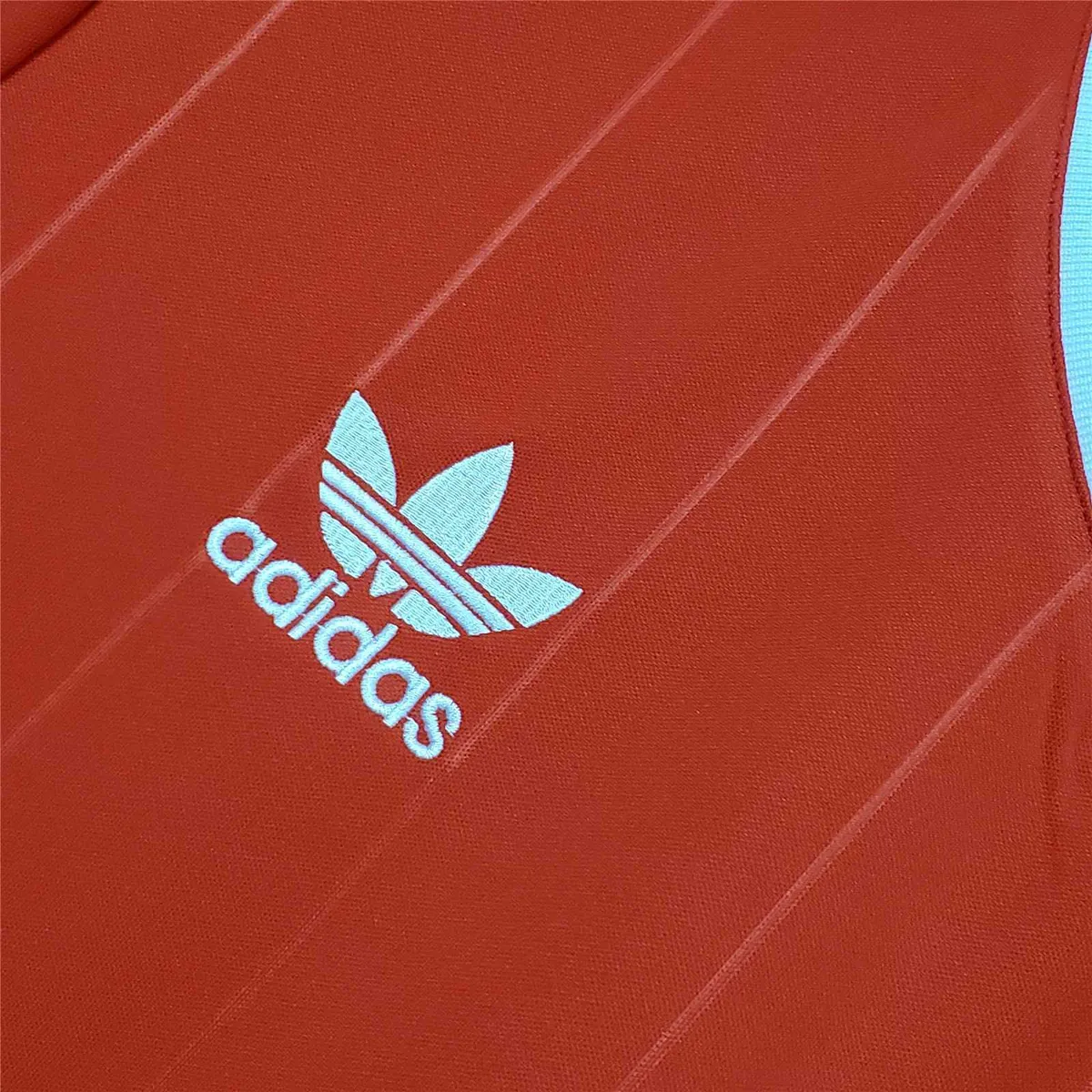 83-84 Manchester United home 1
