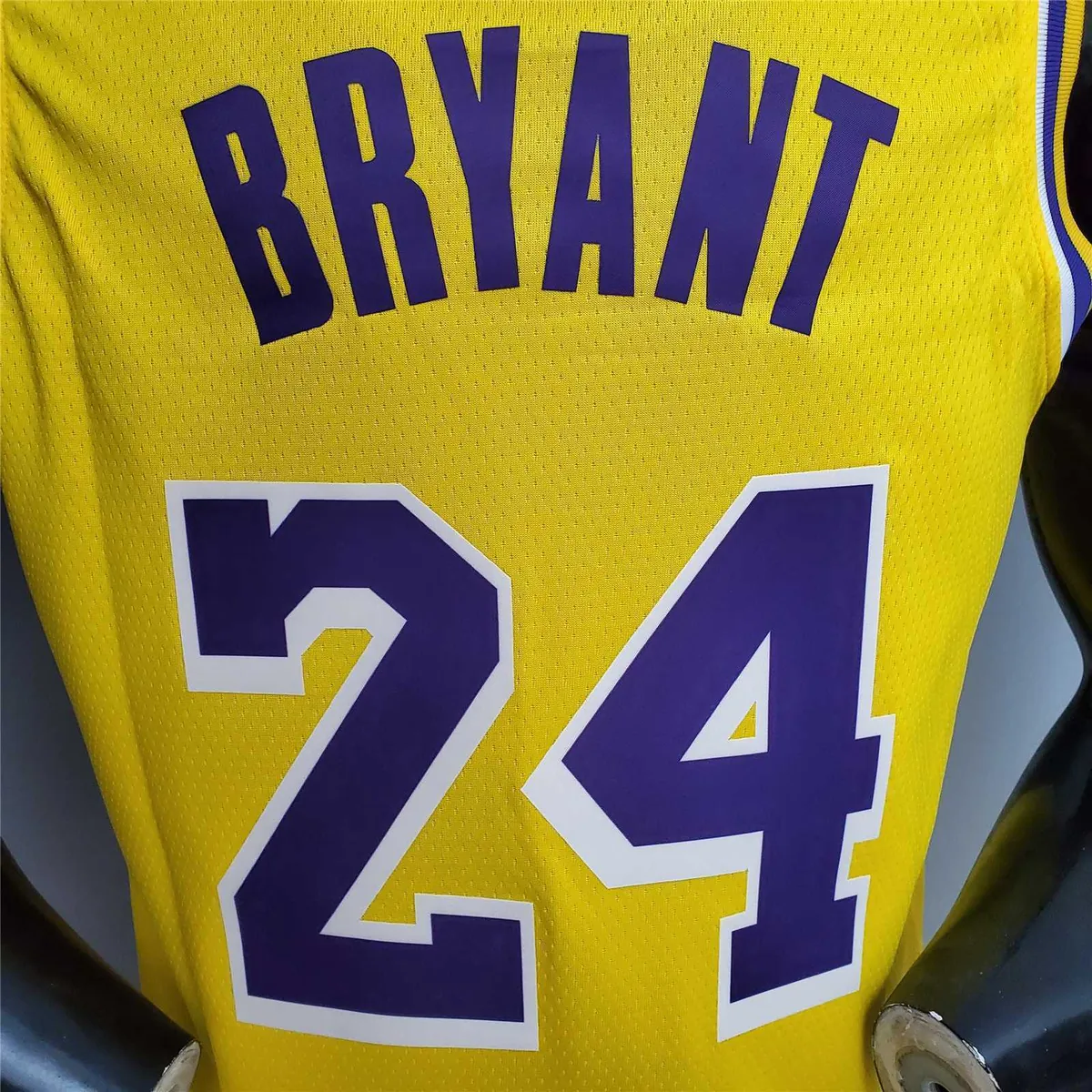 Bryant #24 Lakers Round neck yellow 2