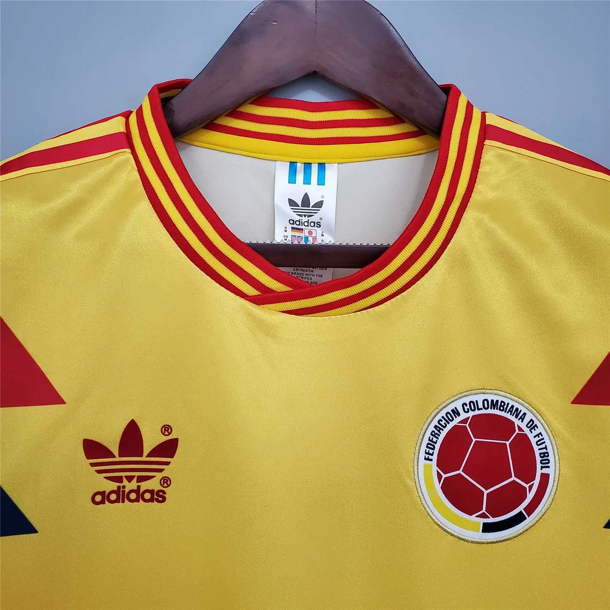 1990 Colombia home 1