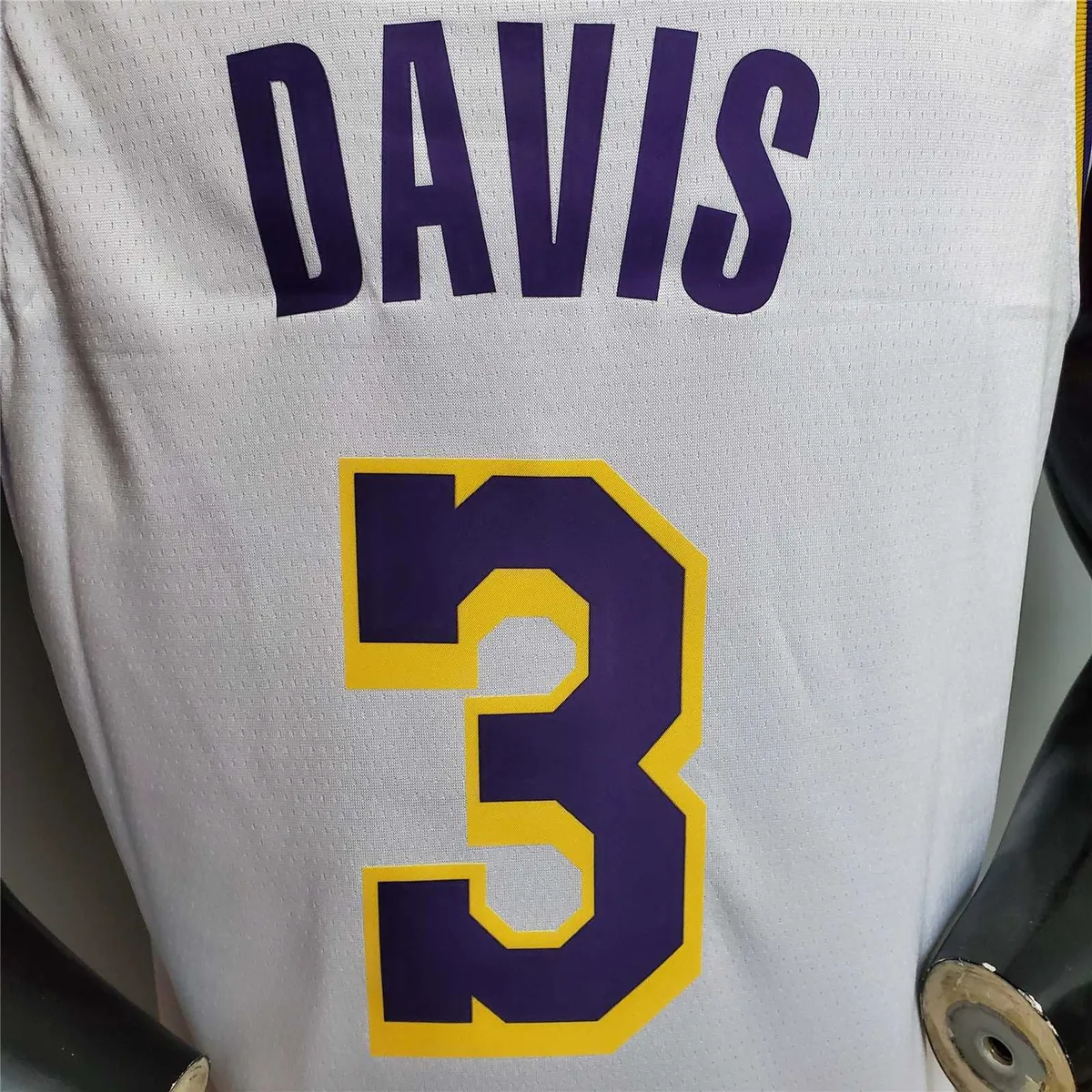 DAVIS #3 Lakers Round neck white 2