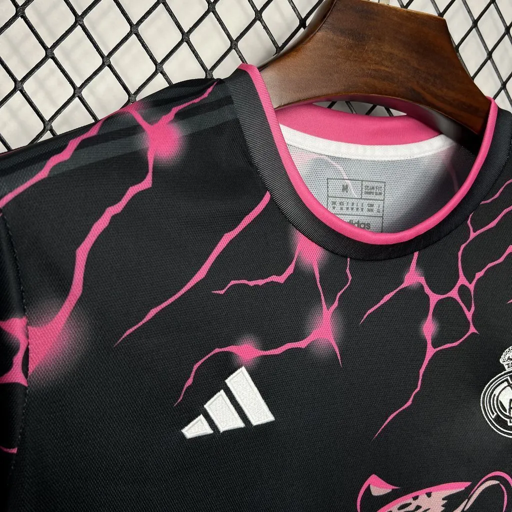 24-25 Real Madrid Pink Jaguar Special Edition Kit Soccer Uniforms Soccer AAAAJersey Yupoo 4