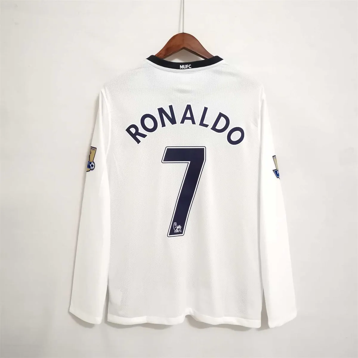 08-09 Manchester United away white UCL final long sleeve 11